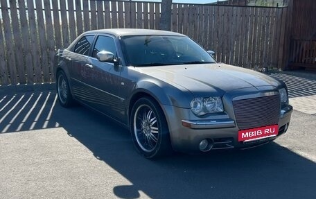 Chrysler 300C II, 2005 год, 1 360 000 рублей, 5 фотография