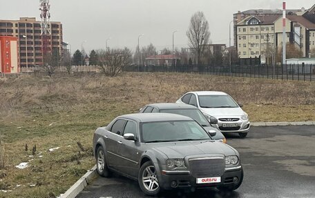 Chrysler 300C II, 2005 год, 1 360 000 рублей, 13 фотография