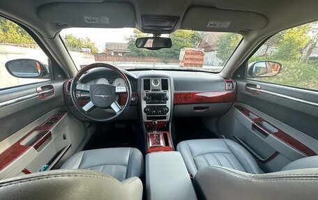 Chrysler 300C II, 2005 год, 1 360 000 рублей, 10 фотография