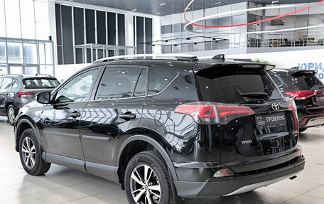 Toyota RAV4, 2018 год, 2 290 000 рублей, 11 фотография