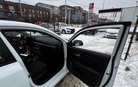 KIA Rio IV, 2017 год, 22 фотография