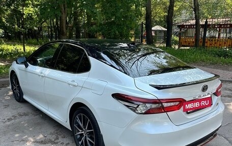 Toyota Camry, 2021 год, 3 300 000 рублей, 6 фотография