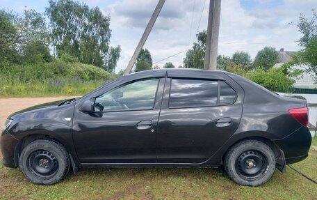 Renault Logan II, 2017 год, 700 000 рублей, 2 фотография