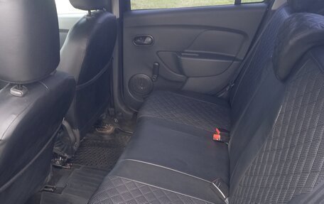Renault Logan II, 2017 год, 700 000 рублей, 9 фотография
