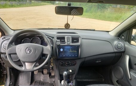 Renault Logan II, 2017 год, 700 000 рублей, 11 фотография