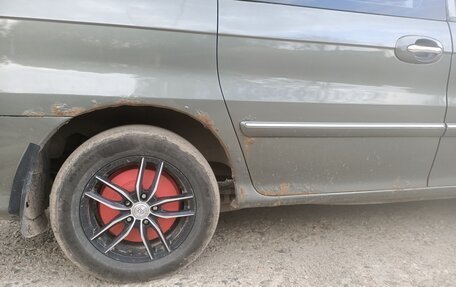 KIA Carnival III, 2005 год, 650 000 рублей, 10 фотография