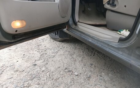 KIA Carnival III, 2005 год, 650 000 рублей, 24 фотография