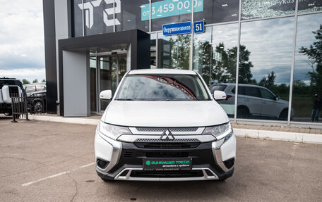 Mitsubishi Outlander III рестайлинг 3, 2018 год, 1 429 000 рублей, 2 фотография