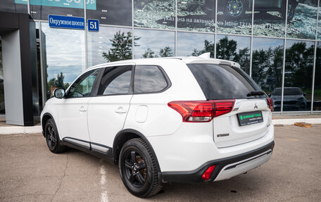 Mitsubishi Outlander III рестайлинг 3, 2018 год, 1 429 000 рублей, 9 фотография