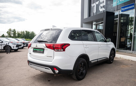 Mitsubishi Outlander III рестайлинг 3, 2018 год, 1 429 000 рублей, 8 фотография