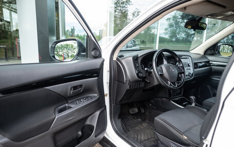 Mitsubishi Outlander III рестайлинг 3, 2018 год, 1 429 000 рублей, 10 фотография