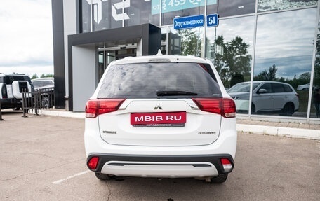 Mitsubishi Outlander III рестайлинг 3, 2018 год, 1 429 000 рублей, 7 фотография
