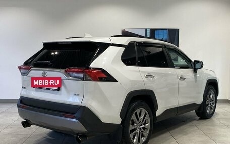 Toyota RAV4, 2019 год, 2 569 000 рублей, 5 фотография