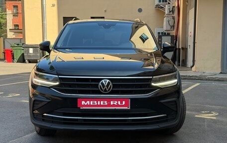 Volkswagen Tiguan II, 2021 год, 2 600 000 рублей, 3 фотография