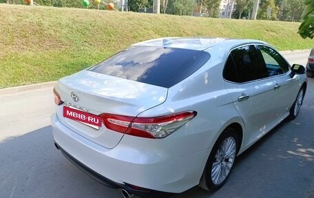Toyota Camry, 2019 год, 2 800 000 рублей, 4 фотография
