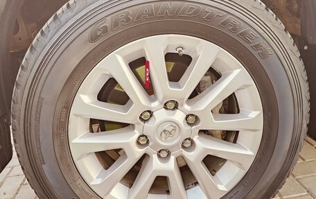 Toyota Land Cruiser Prado 150 рестайлинг 2, 2014 год, 5 349 000 рублей, 7 фотография