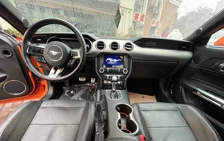 Ford Mustang VI рестайлинг, 2021 год, 2 700 000 рублей, 5 фотография