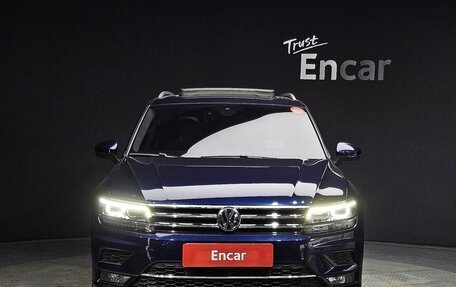 Volkswagen Tiguan II, 2021 год, 2 498 000 рублей, 3 фотография