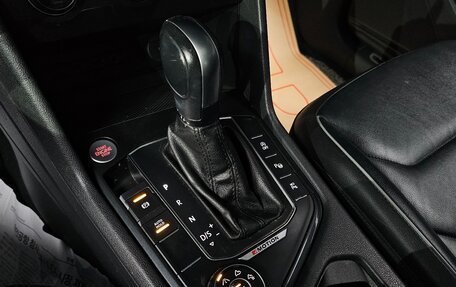 Volkswagen Tiguan II, 2021 год, 2 498 000 рублей, 13 фотография