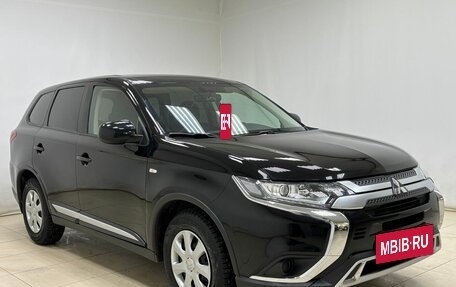 Mitsubishi Outlander III рестайлинг 3, 2020 год, 2 095 000 рублей, 3 фотография