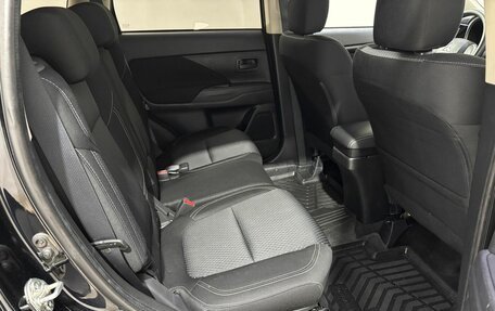 Mitsubishi Outlander III рестайлинг 3, 2020 год, 2 095 000 рублей, 15 фотография
