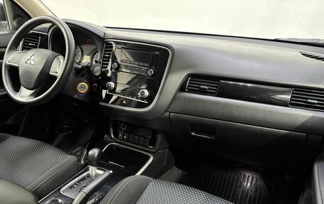 Mitsubishi Outlander III рестайлинг 3, 2020 год, 2 095 000 рублей, 12 фотография