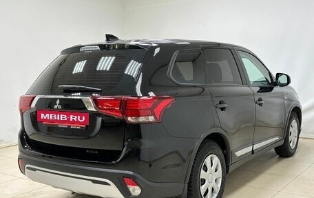 Mitsubishi Outlander III рестайлинг 3, 2020 год, 2 095 000 рублей, 4 фотография