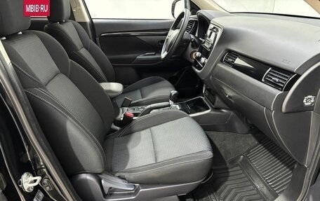 Mitsubishi Outlander III рестайлинг 3, 2020 год, 2 095 000 рублей, 13 фотография