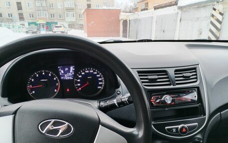 Hyundai Solaris II рестайлинг, 2012 год, 730 000 рублей, 2 фотография