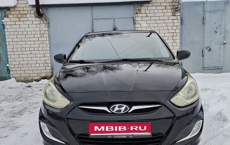 Hyundai Solaris II рестайлинг, 2012 год, 730 000 рублей, 3 фотография