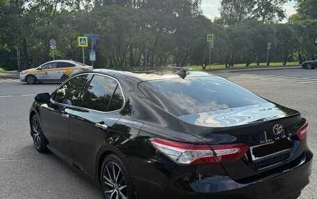 Toyota Camry, 2021 год, 3 550 000 рублей, 4 фотография