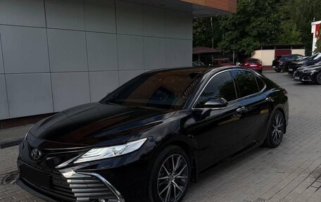 Toyota Camry, 2021 год, 3 550 000 рублей, 6 фотография
