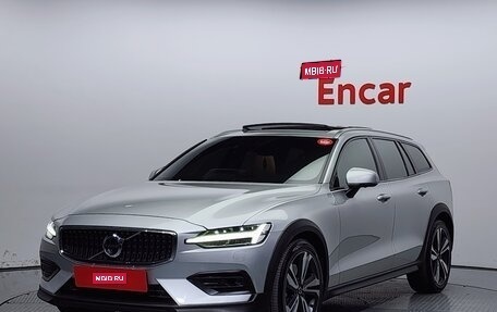 Volvo V60 Cross Country II, 2021 год, 2 684 000 рублей, 1 фотография