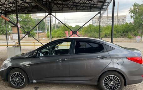 Hyundai Solaris II рестайлинг, 2011 год, 700 000 рублей, 3 фотография