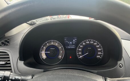 Hyundai Solaris II рестайлинг, 2011 год, 700 000 рублей, 5 фотография