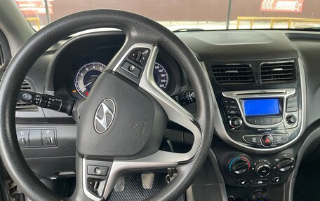 Hyundai Solaris II рестайлинг, 2011 год, 700 000 рублей, 13 фотография