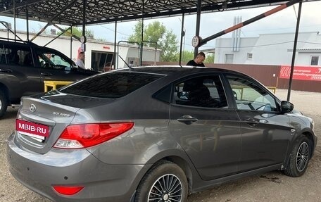 Hyundai Solaris II рестайлинг, 2011 год, 700 000 рублей, 2 фотография