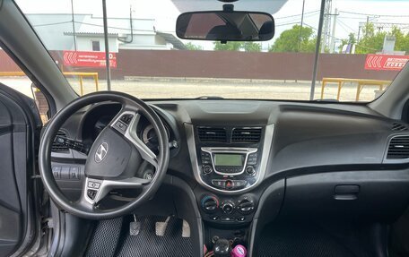 Hyundai Solaris II рестайлинг, 2011 год, 700 000 рублей, 20 фотография