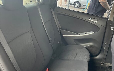 Hyundai Solaris II рестайлинг, 2011 год, 700 000 рублей, 18 фотография