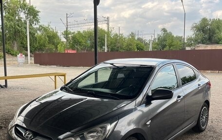 Hyundai Solaris II рестайлинг, 2011 год, 700 000 рублей, 9 фотография