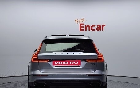 Volvo V60 Cross Country II, 2021 год, 2 684 000 рублей, 5 фотография