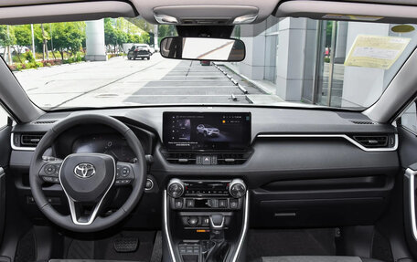 Toyota RAV4, 2024 год, 3 649 000 рублей, 11 фотография