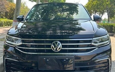 Volkswagen Tiguan II, 2022 год, 3 499 000 рублей, 2 фотография