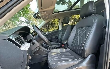 Volkswagen Tiguan II, 2022 год, 3 499 000 рублей, 11 фотография