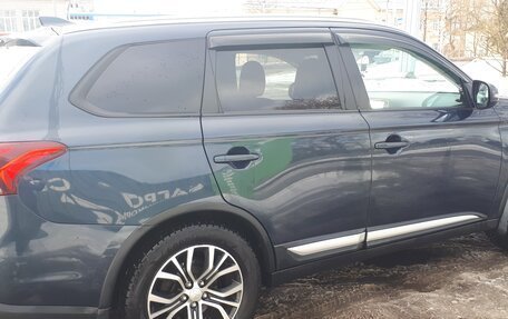 Mitsubishi Outlander III рестайлинг 3, 2018 год, 2 200 000 рублей, 5 фотография