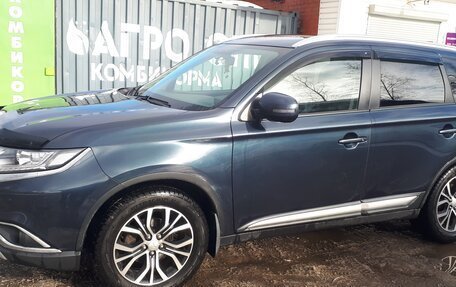 Mitsubishi Outlander III рестайлинг 3, 2018 год, 2 200 000 рублей, 4 фотография