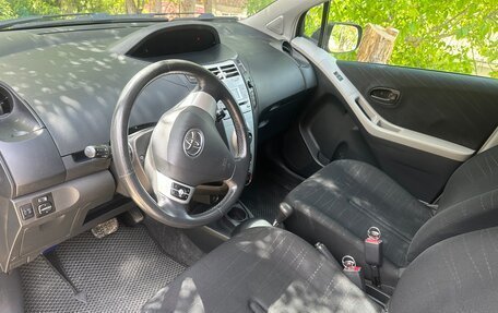 Toyota Yaris III рестайлинг, 2007 год, 670 000 рублей, 14 фотография