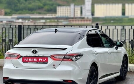 Toyota Camry, 2021 год, 3 490 000 рублей, 4 фотография