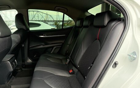 Toyota Camry, 2021 год, 3 490 000 рублей, 10 фотография