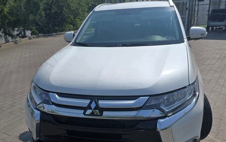 Mitsubishi Outlander III рестайлинг 3, 2017 год, 2 200 000 рублей, 3 фотография